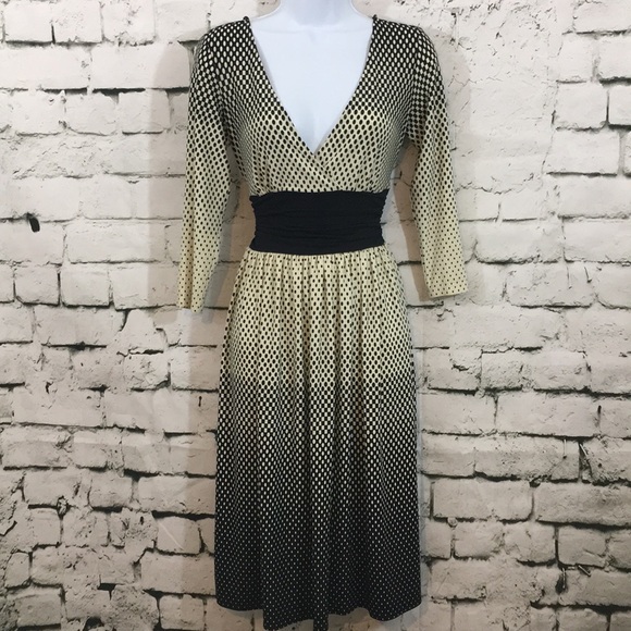 Maggy London Dresses & Skirts - Maggy London gorgeous midi dress